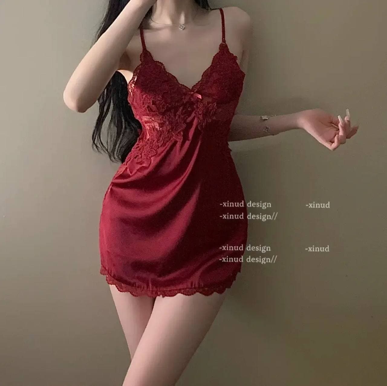 V39 Váy lụa QC chéo lưng ren ngực