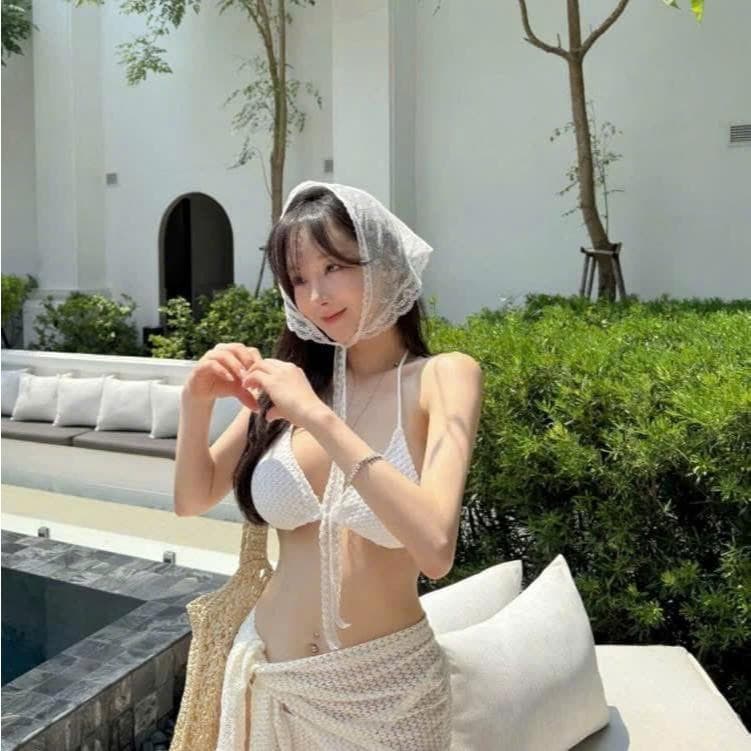Bi13 - Set bikini đi biển 4 MÓN REN XỐP áo kèm khăn
