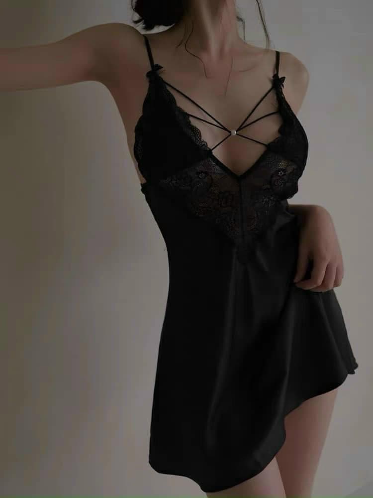 V16 Váy lụa đan dây cúc ngọc QC