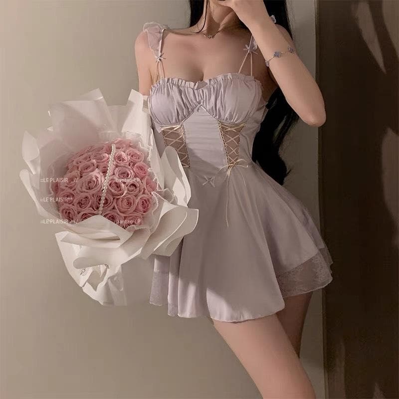 V49 Váy tiểu thư cánh tiên siết eo