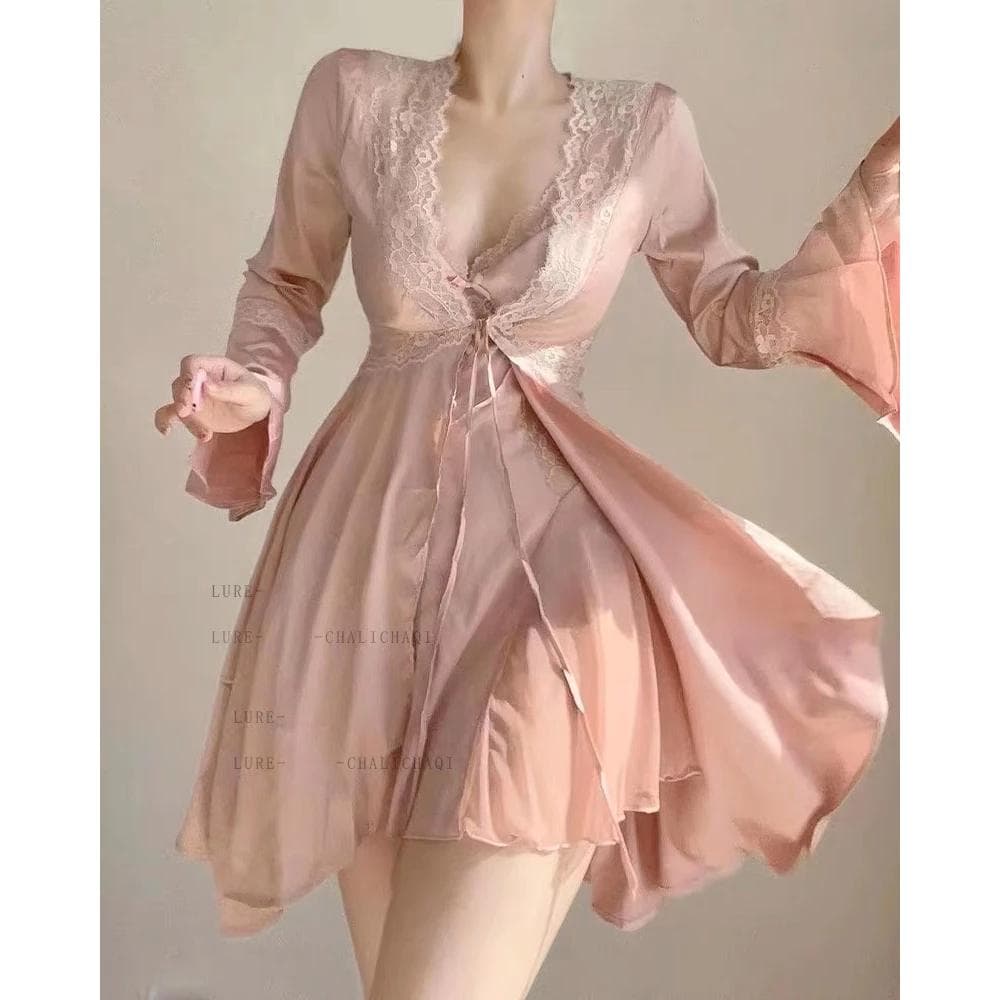 C05 - Áo choàng lụa phối ren tay xòe Mới